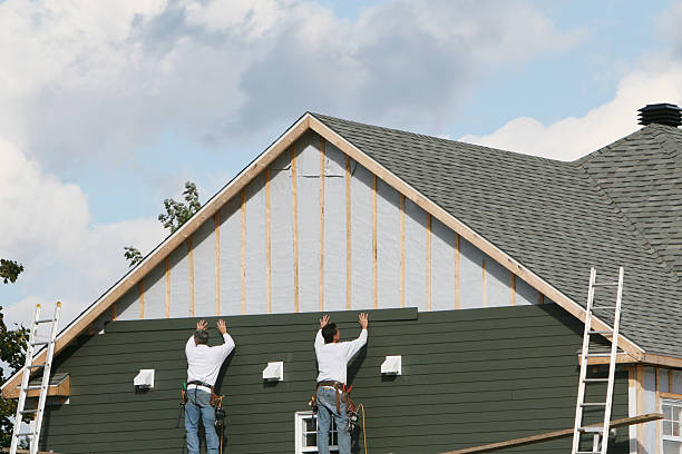 Professional Siding Replacement technician working in Economy, IN